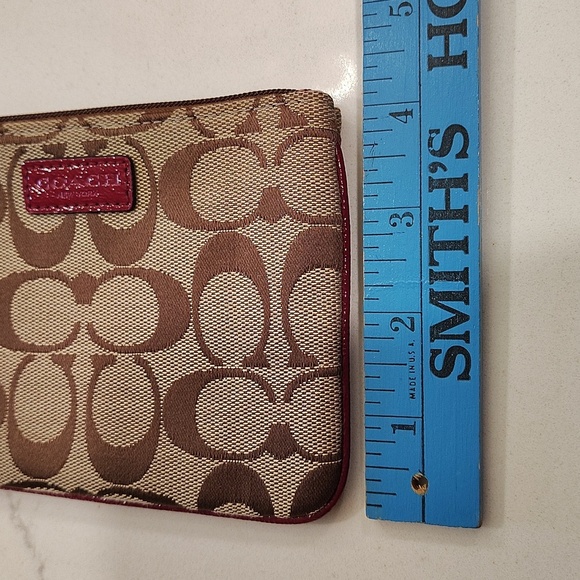Coach Parker Signature Wristlet Tan And Crimson Red 6" x 4" Hang Tag - Picture 6 of 14